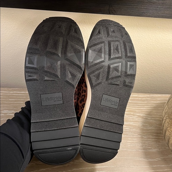 NIB, StrideRite Reflection Round Toe Mary Jane
Comfort Sneakers - Picture 8 of 10